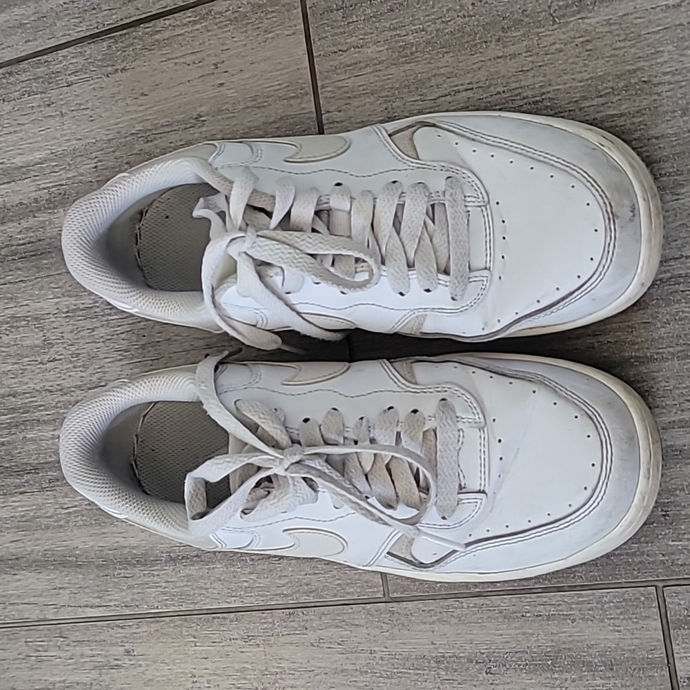 Classic White Womana  Sneakers